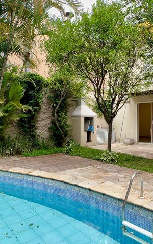 Casa à venda com 360m², 4 quartos e 4 vagas Casa à venda com 360m², 4 quartos e 4 vagasPiscina