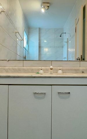 Casa à venda com 360m², 4 quartos e 4 vagas Casa à venda com 360m², 4 quartos e 4 vagasBanheiro da Suíte 2