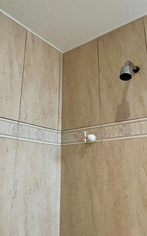 Casa à venda com 360m², 4 quartos e 4 vagas Casa à venda com 360m², 4 quartos e 4 vagasBanheiro da Suíte 1