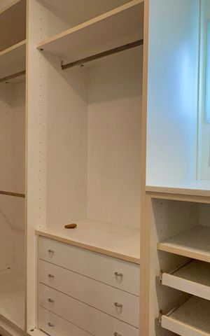 Casa à venda com 360m², 4 quartos e 4 vagas Casa à venda com 360m², 4 quartos e 4 vagasCloset da suíte 1