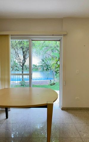 Casa à venda com 360m², 4 quartos e 4 vagas Casa à venda com 360m², 4 quartos e 4 vagasCopa
