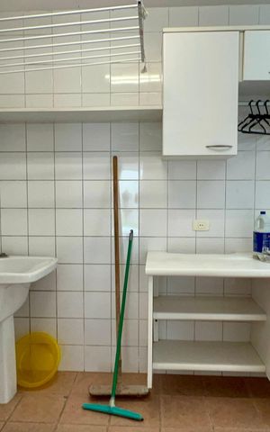 Casa à venda com 360m², 4 quartos e 4 vagas Casa à venda com 360m², 4 quartos e 4 vagasLavanderia