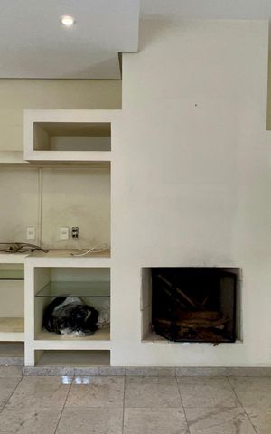 Casa à venda com 360m², 4 quartos e 4 vagas Casa à venda com 360m², 4 quartos e 4 vagasSala