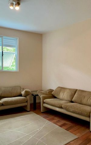 Casa à venda com 360m², 4 quartos e 4 vagas Casa à venda com 360m², 4 quartos e 4 vagasSala Privativa