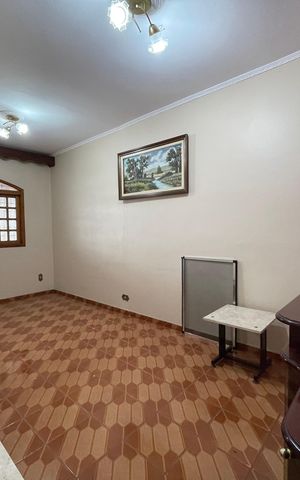 Casa à venda com 218m², 4 quartos e 2 vagas Casa à venda com 218m², 4 quartos e 2 vagasSala 1