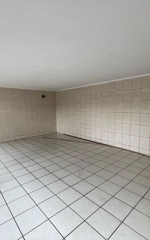 Casa à venda com 218m², 4 quartos e 2 vagas Casa à venda com 218m², 4 quartos e 2 vagasGaragem