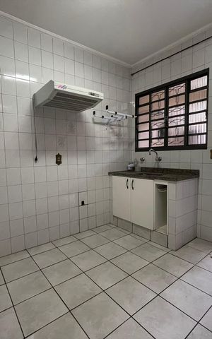 Casa à venda com 218m², 4 quartos e 2 vagas Casa à venda com 218m², 4 quartos e 2 vagasCozinha 2