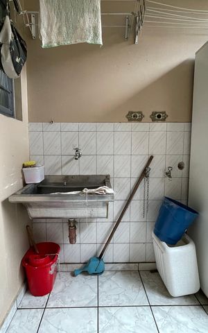 Casa à venda com 218m², 4 quartos e 2 vagas Casa à venda com 218m², 4 quartos e 2 vagasÁrea de Serviço