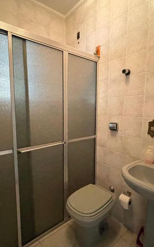 Casa à venda com 218m², 4 quartos e 2 vagas Casa à venda com 218m², 4 quartos e 2 vagasBanheiro 2