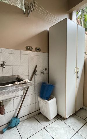 Casa à venda com 218m², 4 quartos e 2 vagas Casa à venda com 218m², 4 quartos e 2 vagasÁrea de Serviço