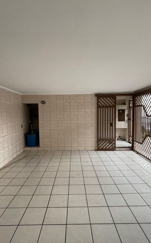 Casa à venda com 218m², 4 quartos e 2 vagas Casa à venda com 218m², 4 quartos e 2 vagasGaragem