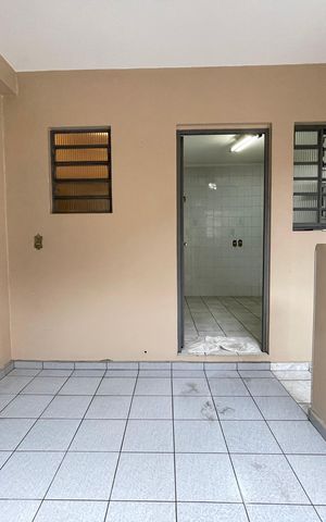 Casa à venda com 218m², 4 quartos e 2 vagas Casa à venda com 218m², 4 quartos e 2 vagasEdícula
