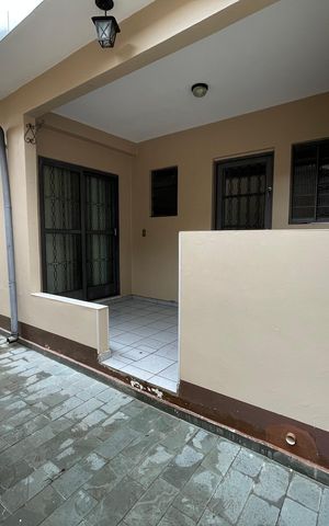Casa à venda com 218m², 4 quartos e 2 vagas Casa à venda com 218m², 4 quartos e 2 vagasEdícula