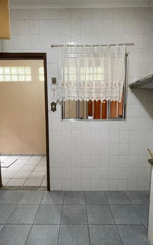 Casa à venda com 218m², 4 quartos e 2 vagas Casa à venda com 218m², 4 quartos e 2 vagasCozinha 1