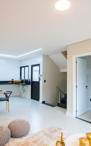 Casa à venda com 160m², 3 quartos e 4 vagas Casa à venda com 160m², 3 quartos e 4 vagasSala/Cozinha