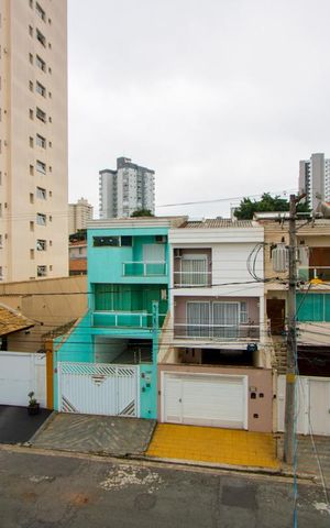 Casa à venda com 160m², 3 quartos e 4 vagas Casa à venda com 160m², 3 quartos e 4 vagasVista do quarto 2