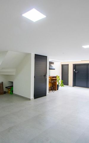 Casa à venda com 160m², 3 quartos e 4 vagas Casa à venda com 160m², 3 quartos e 4 vagasEspaço gourmet/Garagem