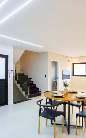 Casa à venda com 160m², 3 quartos e 4 vagas Casa à venda com 160m², 3 quartos e 4 vagasSala/Cozinha