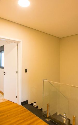 Casa à venda com 160m², 3 quartos e 4 vagas Casa à venda com 160m², 3 quartos e 4 vagasCorredor