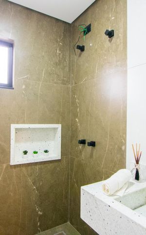 Casa à venda com 160m², 3 quartos e 4 vagas Casa à venda com 160m², 3 quartos e 4 vagasBanheiro social
