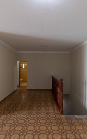 Casa à venda com 180m², 4 quartos e 5 vagas Casa à venda com 180m², 4 quartos e 5 vagasSala