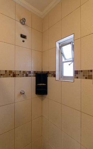 Casa à venda com 180m², 4 quartos e 5 vagas Casa à venda com 180m², 4 quartos e 5 vagasBanheiro 1