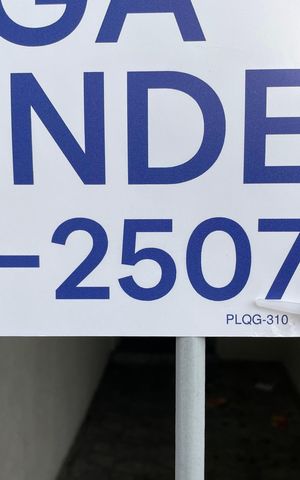 Casa à venda com 180m², 4 quartos e 5 vagas Casa à venda com 180m², 4 quartos e 5 vagasPLQG-310