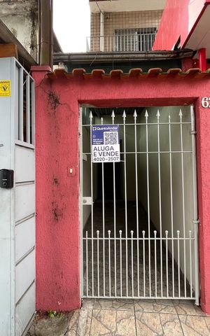 Casa à venda com 180m², 4 quartos e 5 vagas Casa à venda com 180m², 4 quartos e 5 vagasFachada+Placa