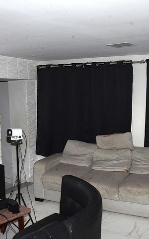 Casa à venda com 380m², 6 quartos e 3 vagasSala