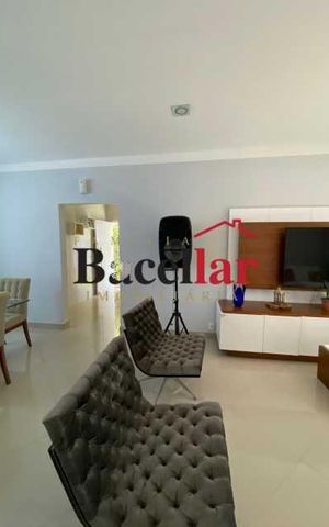 Casa à venda com 285m², 3 quartos e 5 vagas
