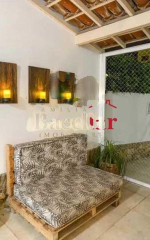 Casa de condomínio à venda com 150m², 3 quartos e 1 vaga