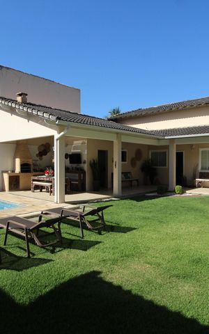 Casa de condomínio à venda com 315m², 6 quartos e 2 vagasQuintal