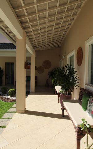 Casa de condomínio à venda com 315m², 6 quartos e 2 vagasVaranda
