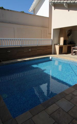 Casa de condomínio à venda com 315m², 6 quartos e 2 vagasPiscina