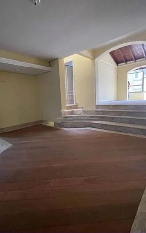 Casa para alugar com 430m², 4 quartos e 3 vagas