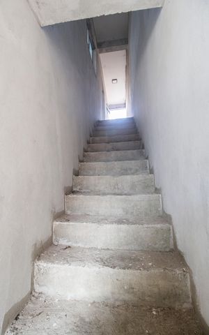 Casa para alugar com 80m², 2 quartos e sem vaga Casa para alugar com 80m², 2 quartos e sem vagaEscada