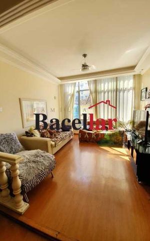Apartamento à venda com 130m², 3 quartos e 1 vaga