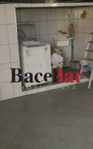 Casa à venda com 220m², 4 quartos e 3 vagas