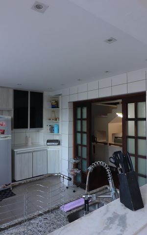 Casa à venda com 259m², 3 quartos e 6 vagasCozinha 