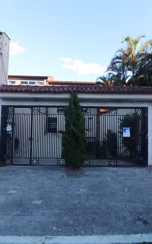 Casa à venda com 259m², 3 quartos e 6 vagasFachada 