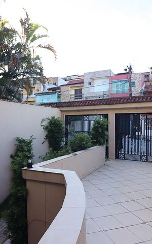 Casa à venda com 259m², 3 quartos e 6 vagasFachada Interna