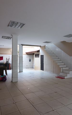 Casa à venda com 259m², 3 quartos e 6 vagasGaragem