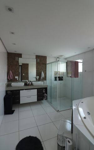 Casa à venda com 259m², 3 quartos e 6 vagasSuíte 1 Banheiro 