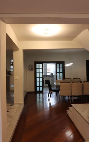 Casa à venda com 259m², 3 quartos e 6 vagasSala