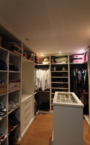 Casa à venda com 259m², 3 quartos e 6 vagasSuíte 1 Closet