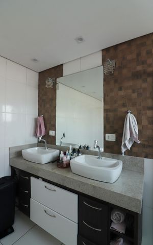 Casa à venda com 259m², 3 quartos e 6 vagasSuíte 1 Banheiro 