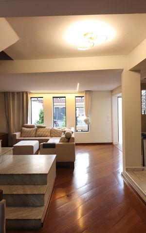 Casa à venda com 259m², 3 quartos e 6 vagasSala