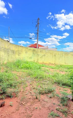 Casa à venda com 1037m², 3 quartos e 4 vagasVista do Terreno