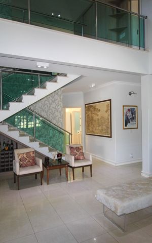 Casa de condomínio para alugar com 508m², 4 quartos e 4 vagas Casa de condomínio para alugar com 508m², 4 quartos e 4 vagasSala