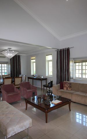 Casa de condomínio para alugar com 508m², 4 quartos e 4 vagas Casa de condomínio para alugar com 508m², 4 quartos e 4 vagasSala